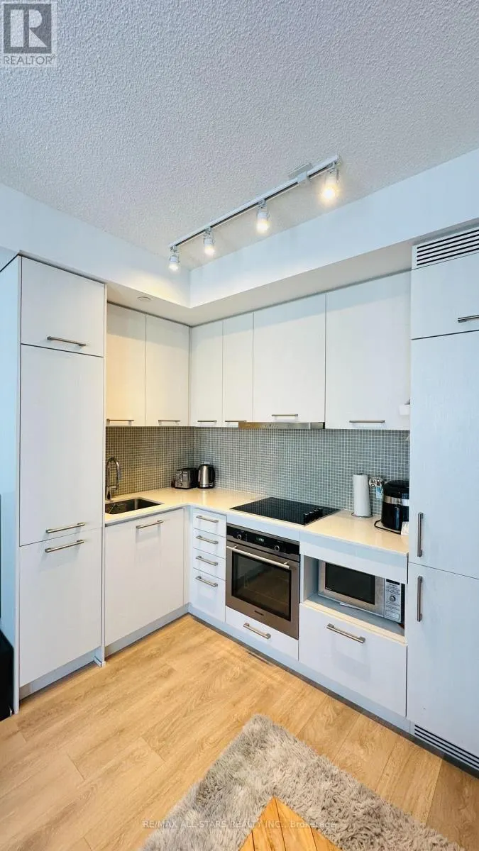 3608 - 87 PETER STREET
