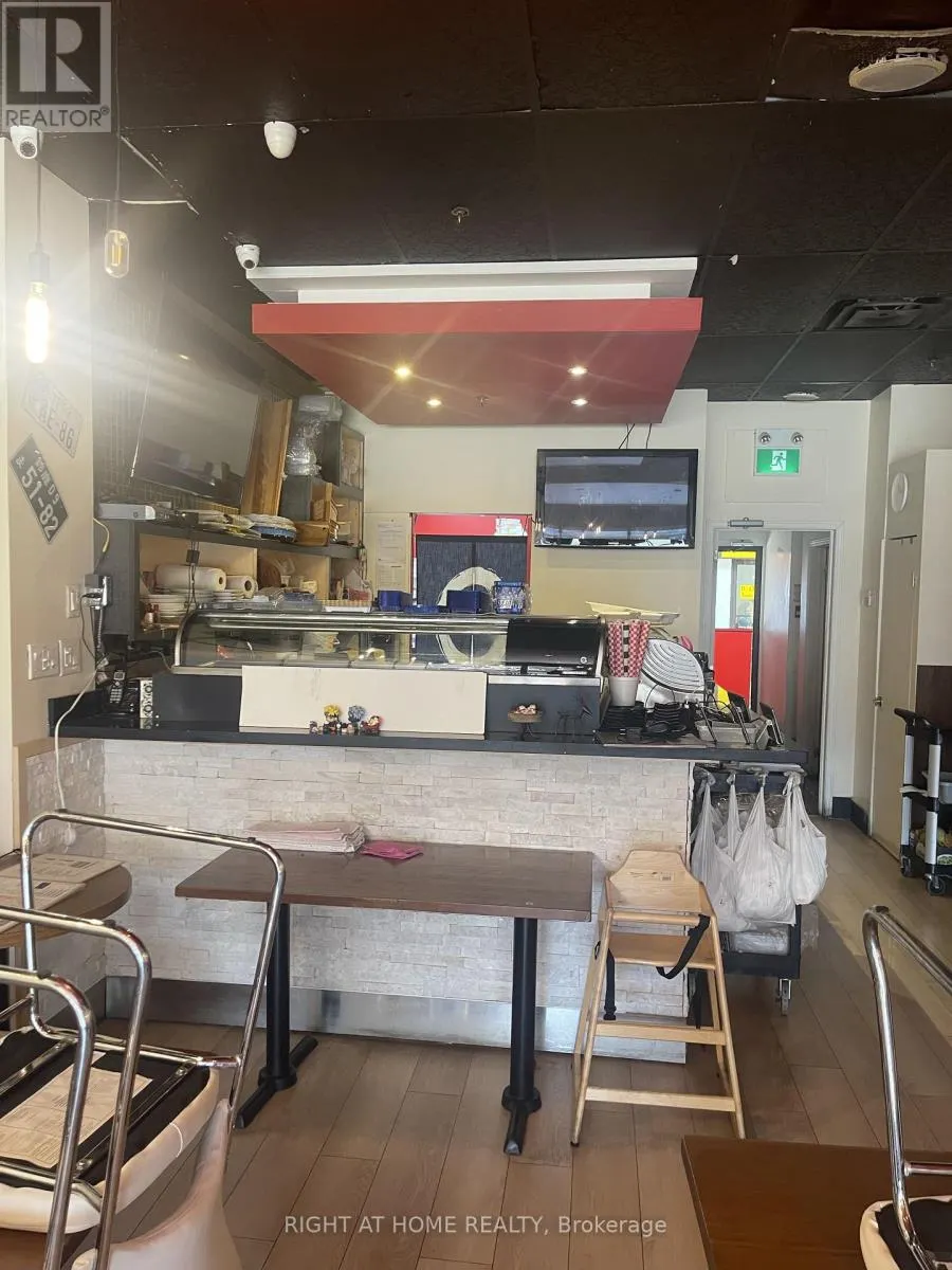 102 - 5460 YONGE STREET