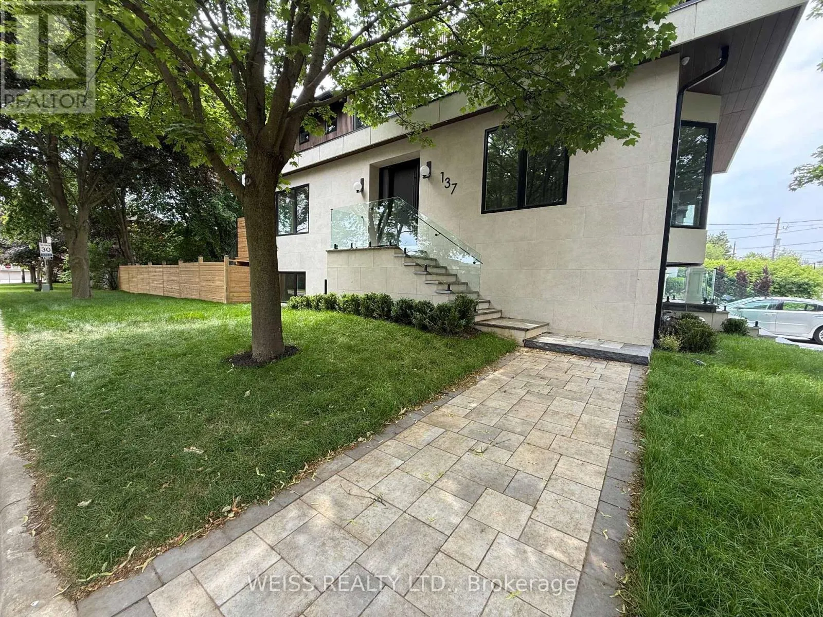 137 BANNOCKBURN AVENUE