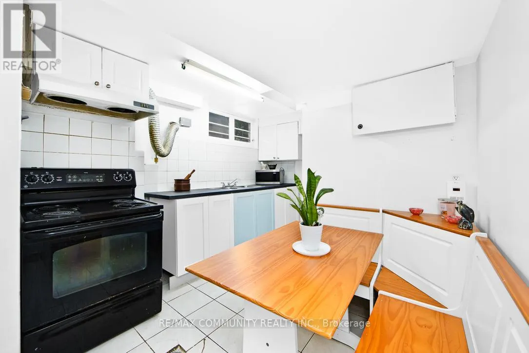 168 KINGSLAKE ROAD