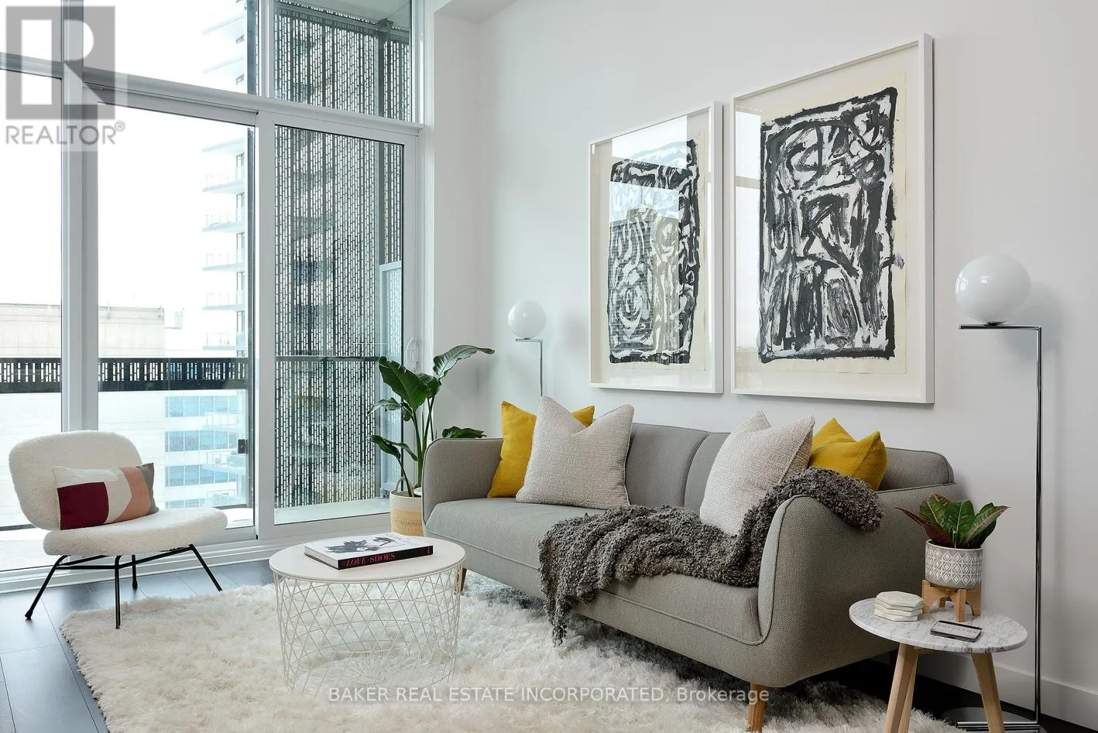 519 - 15 ROEHAMPTON AVENUE