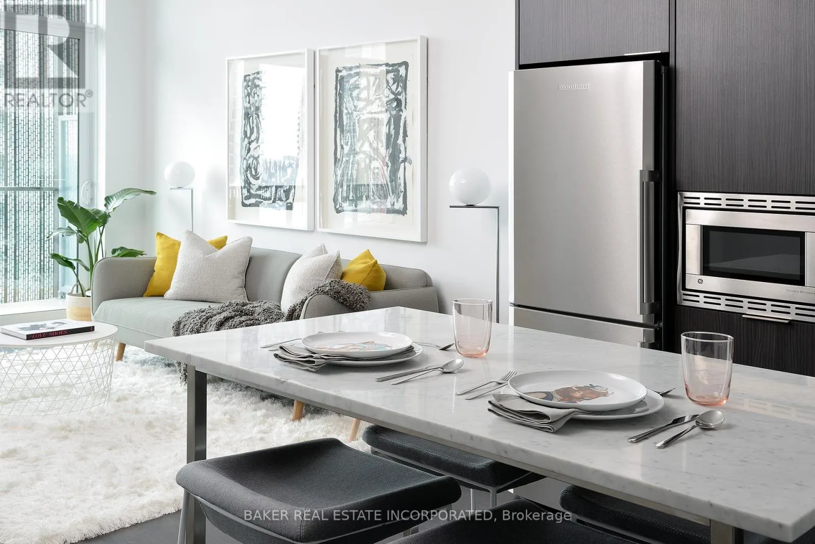 519 - 15 ROEHAMPTON AVENUE