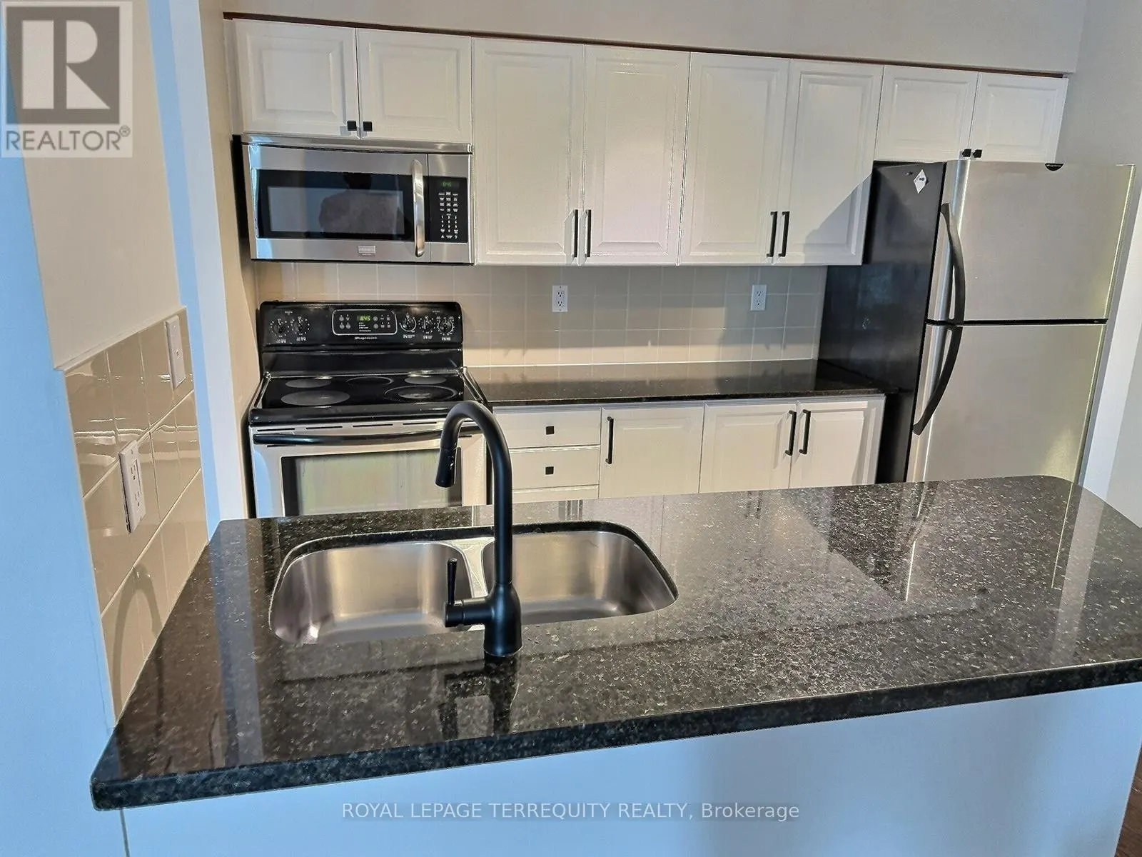 1112 - 228 QUEENS QUAY W
