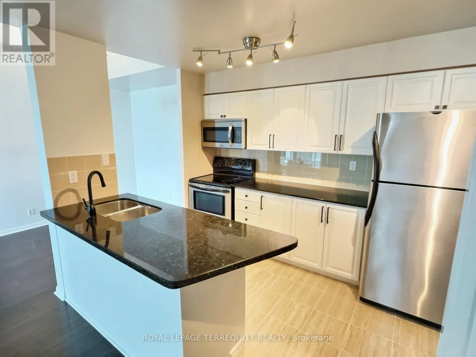 1112 - 228 QUEENS QUAY W