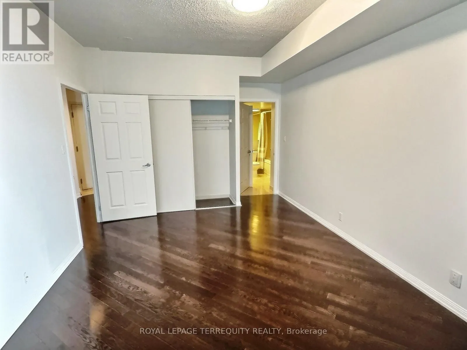 1112 - 228 QUEENS QUAY W
