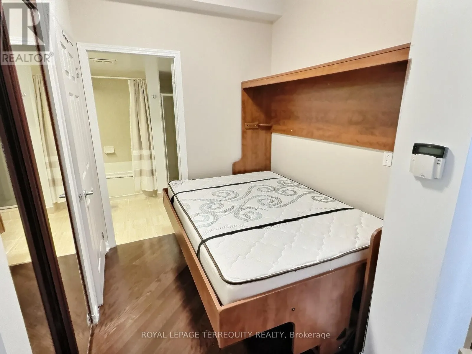 1112 - 228 QUEENS QUAY W