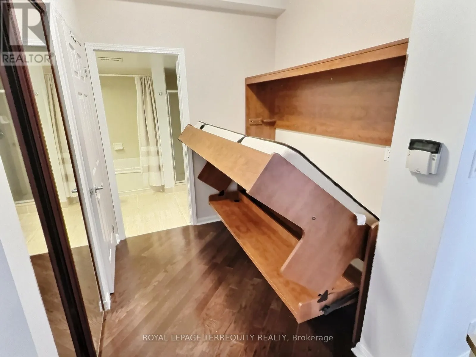 1112 - 228 QUEENS QUAY W