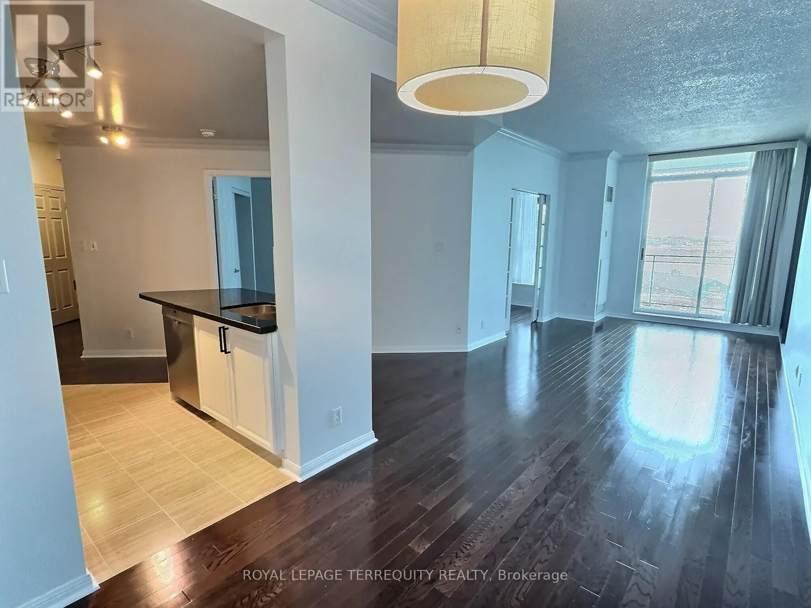 1112 - 228 QUEENS QUAY W
