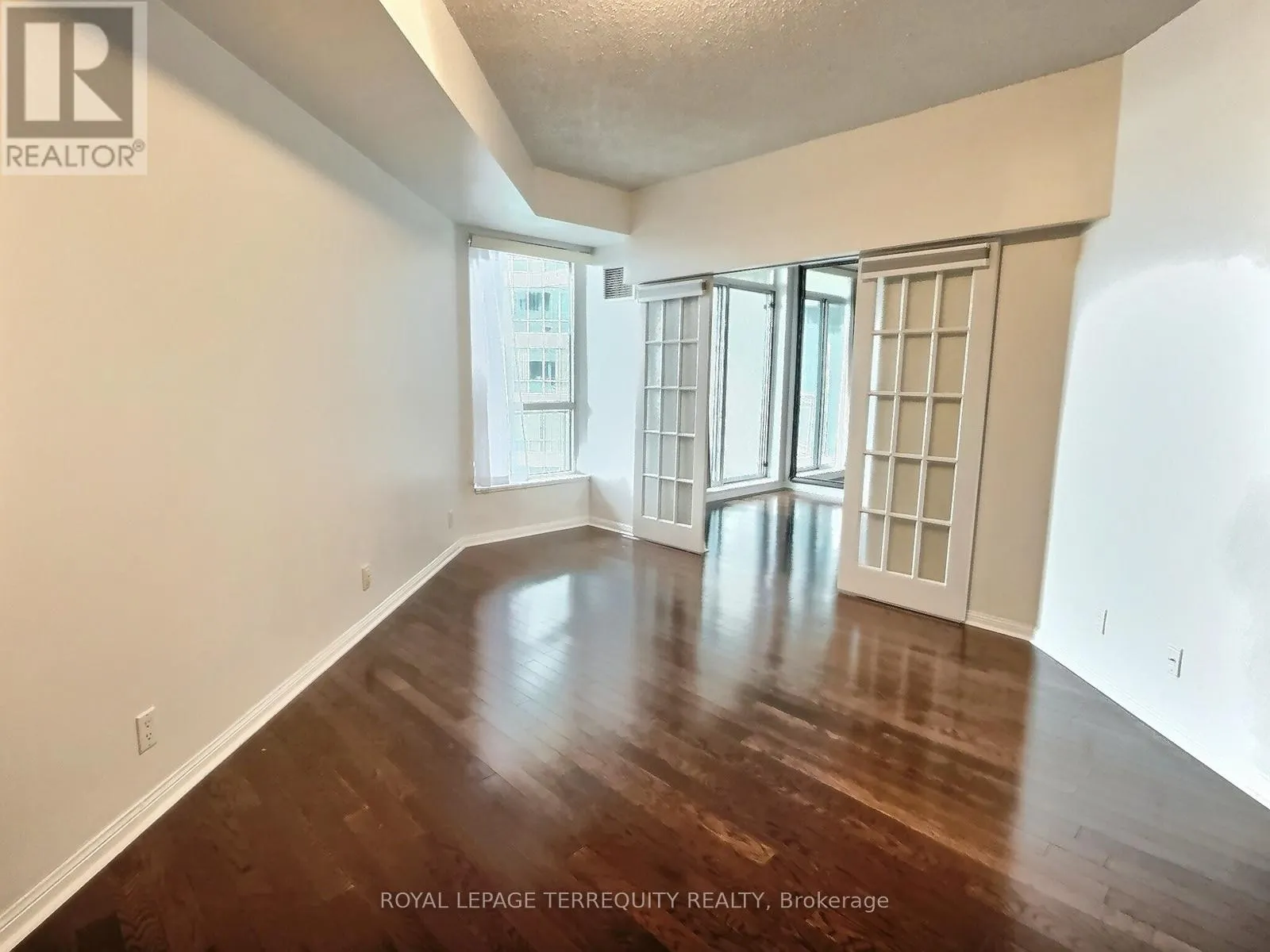 1112 - 228 QUEENS QUAY W