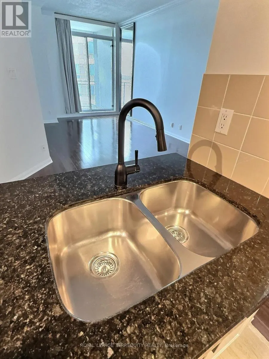 1112 - 228 QUEENS QUAY W
