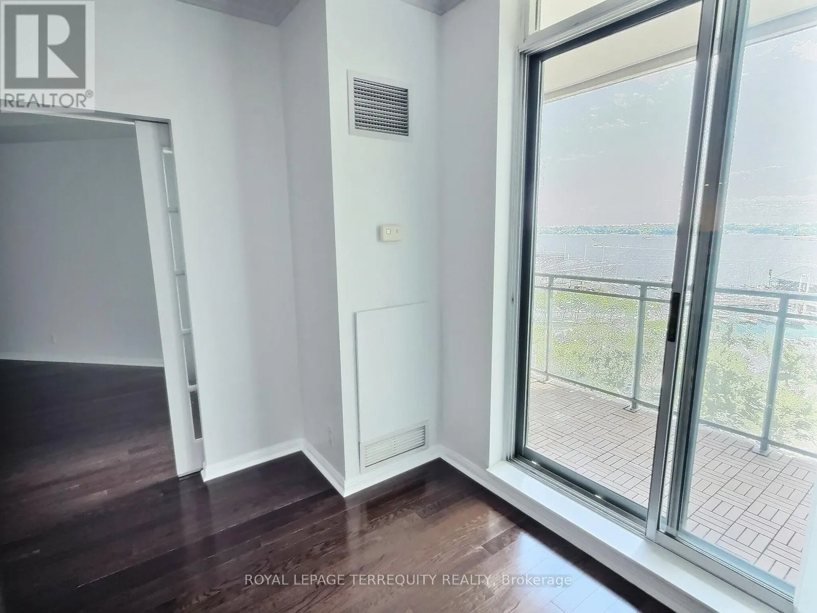 1112 - 228 QUEENS QUAY W