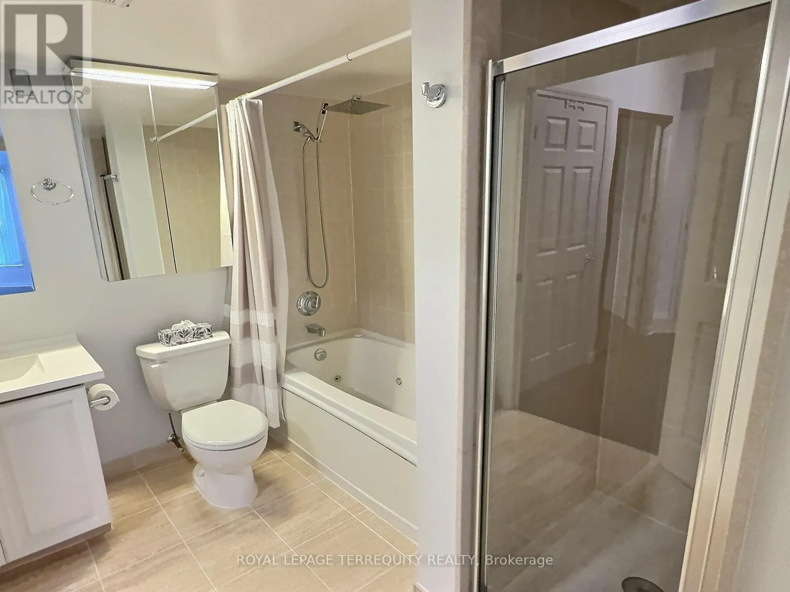 1112 - 228 QUEENS QUAY W