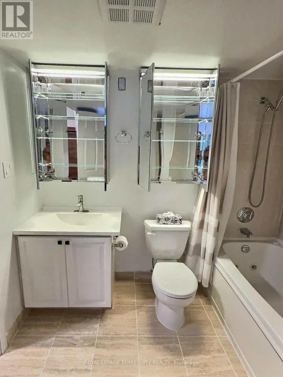 1112 - 228 QUEENS QUAY W