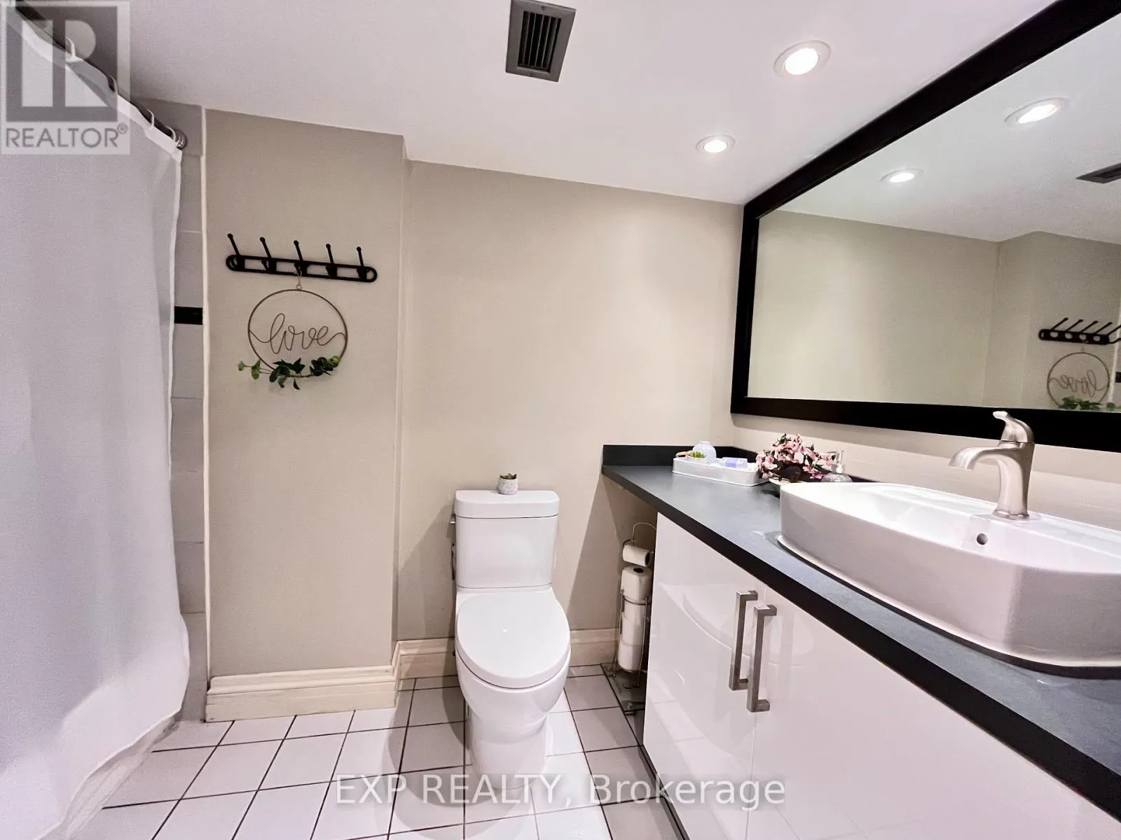 705 - 725 KING STREET W