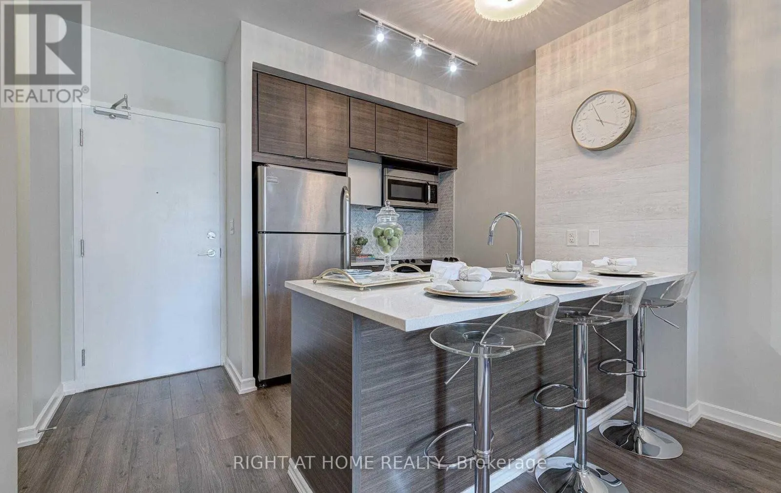 404 - 62 FOREST MANOR ROAD