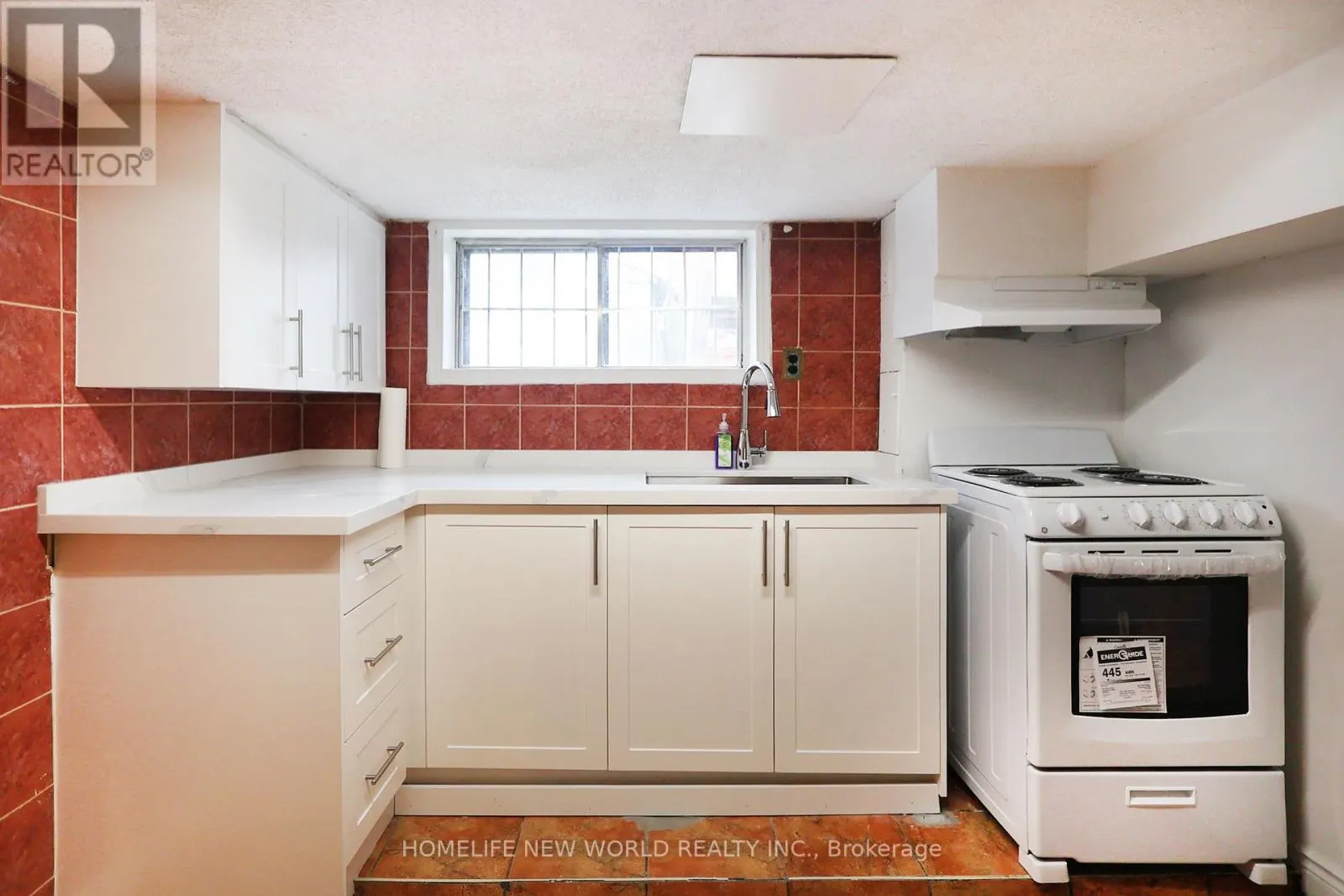 LOWER - 609 GLENHOLME AVENUE