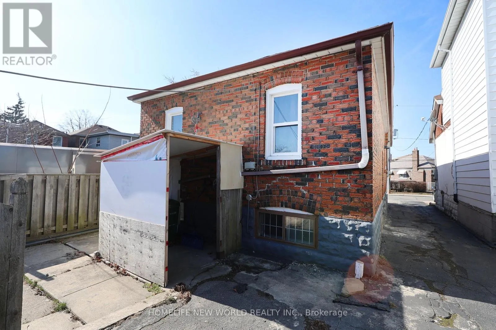 LOWER - 609 GLENHOLME AVENUE
