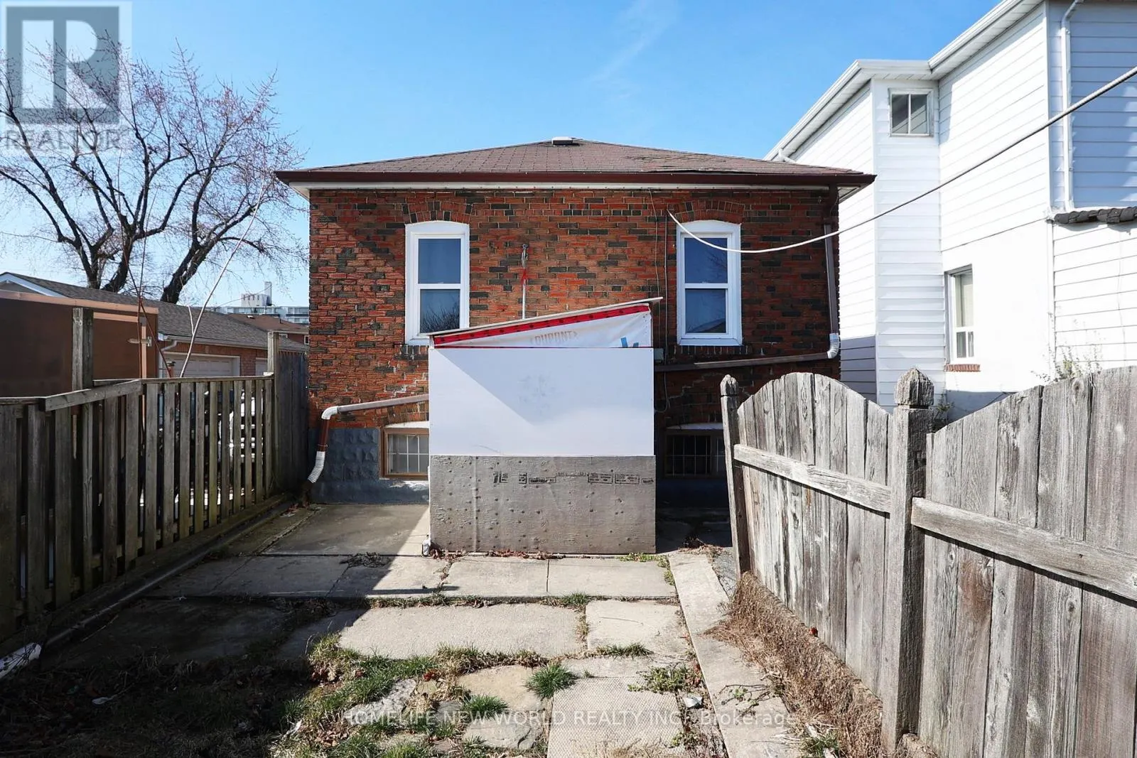 LOWER - 609 GLENHOLME AVENUE