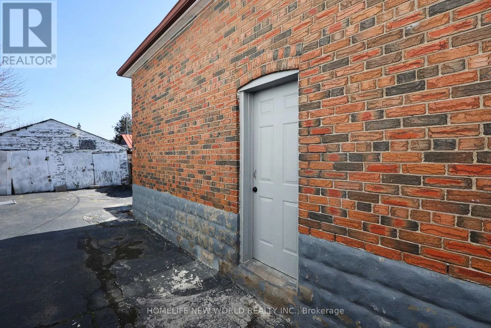 LOWER - 609 GLENHOLME AVENUE