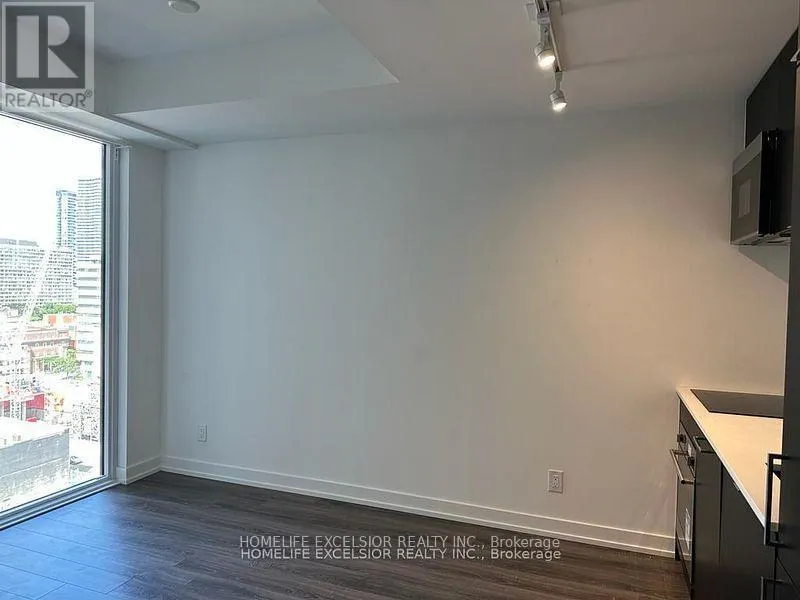 1120 - 20 EDWARD STREET
