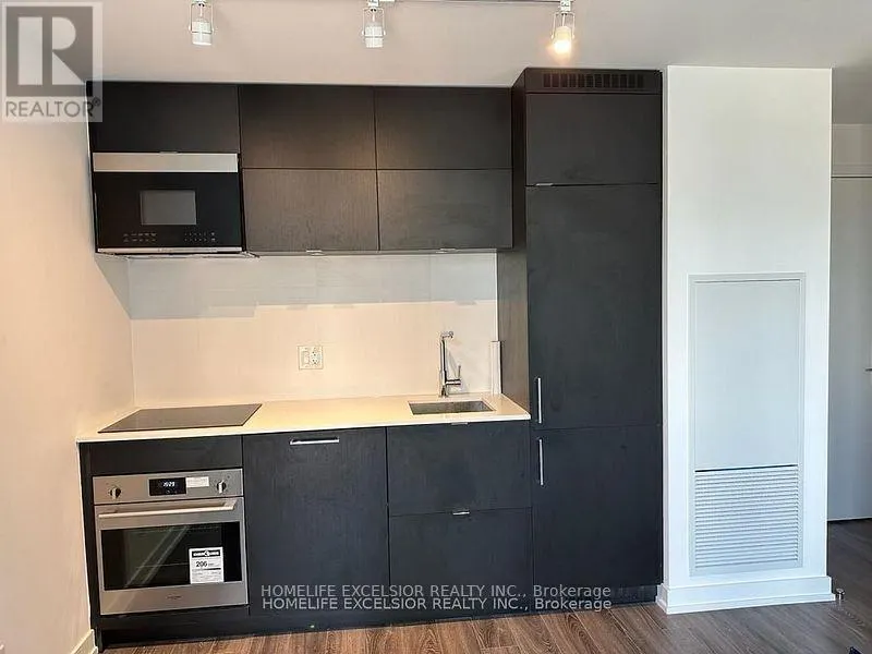 1120 - 20 EDWARD STREET