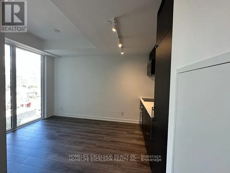 1120 - 20 EDWARD STREET