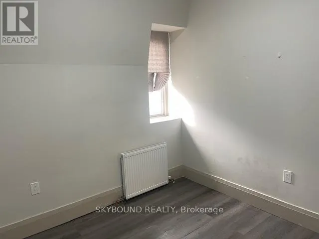 APT 2 - 442 QUEEN STREET W