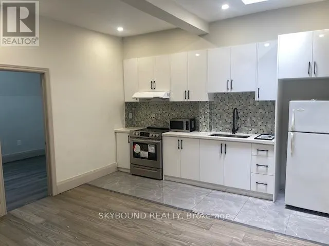 APT 2 - 442 QUEEN STREET W