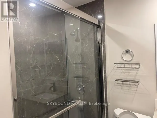 APT 2 - 442 QUEEN STREET W