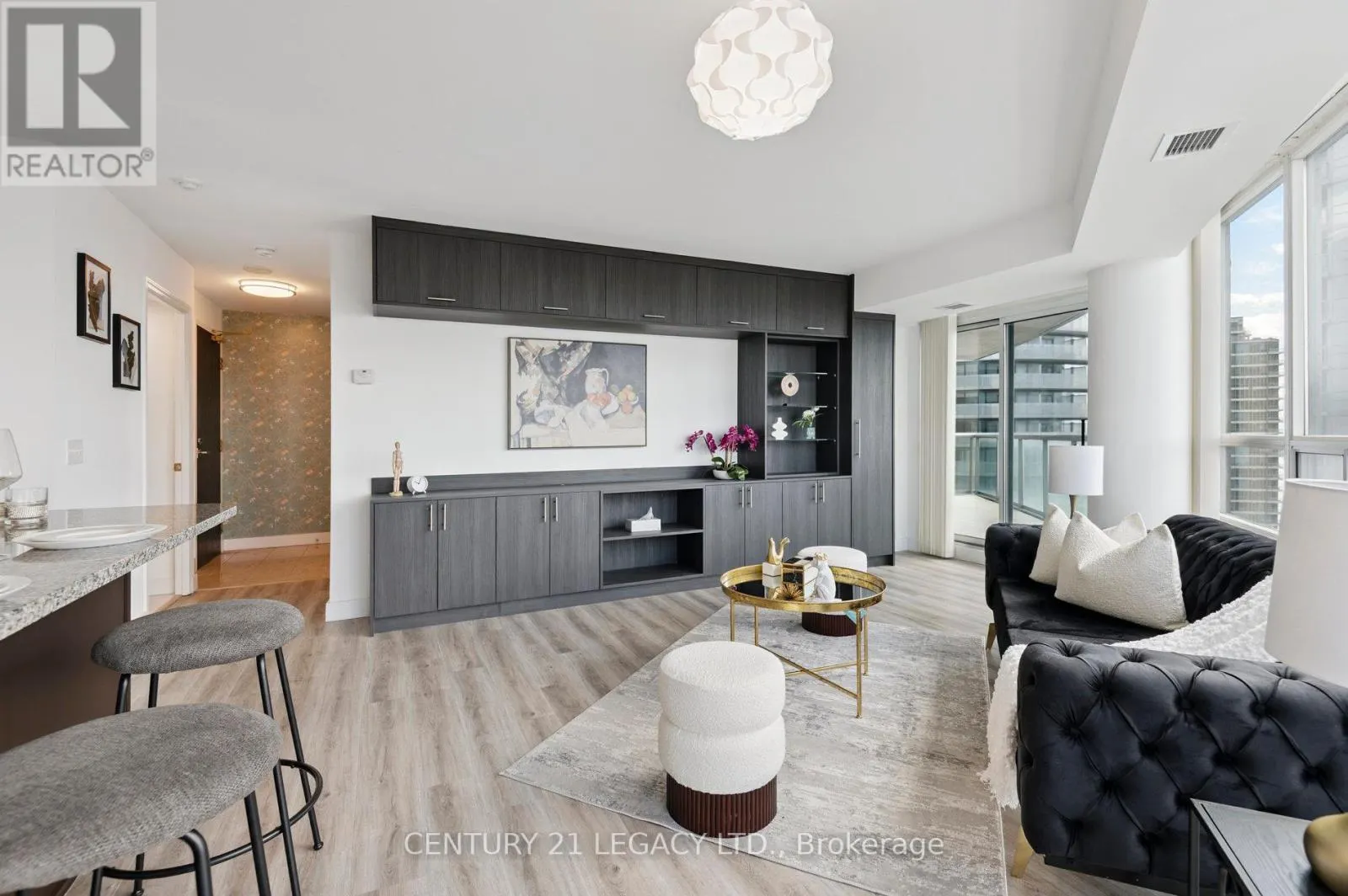 3311 - 30 GRAND TRUNK CRESCENT