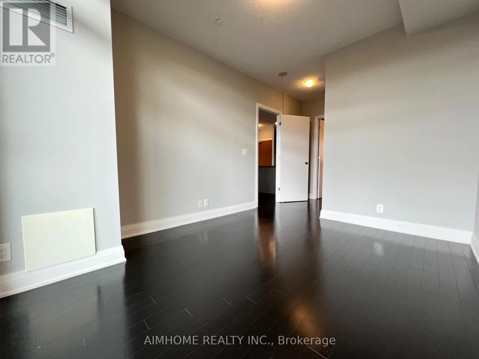 506 - 21 CLAIRTRELL ROAD