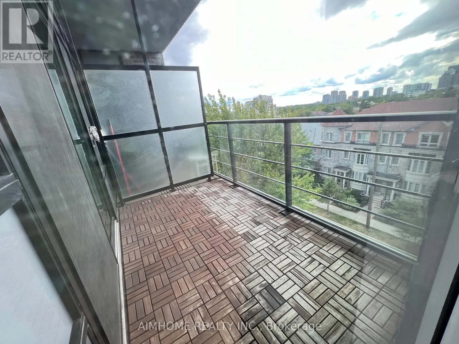 506 - 21 CLAIRTRELL ROAD