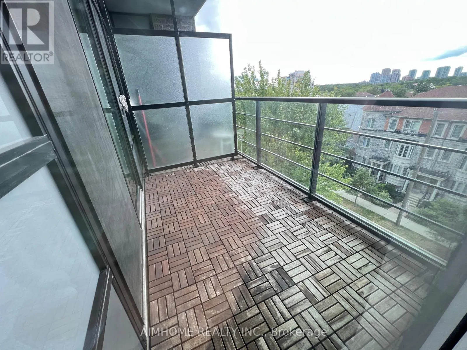 506 - 21 CLAIRTRELL ROAD