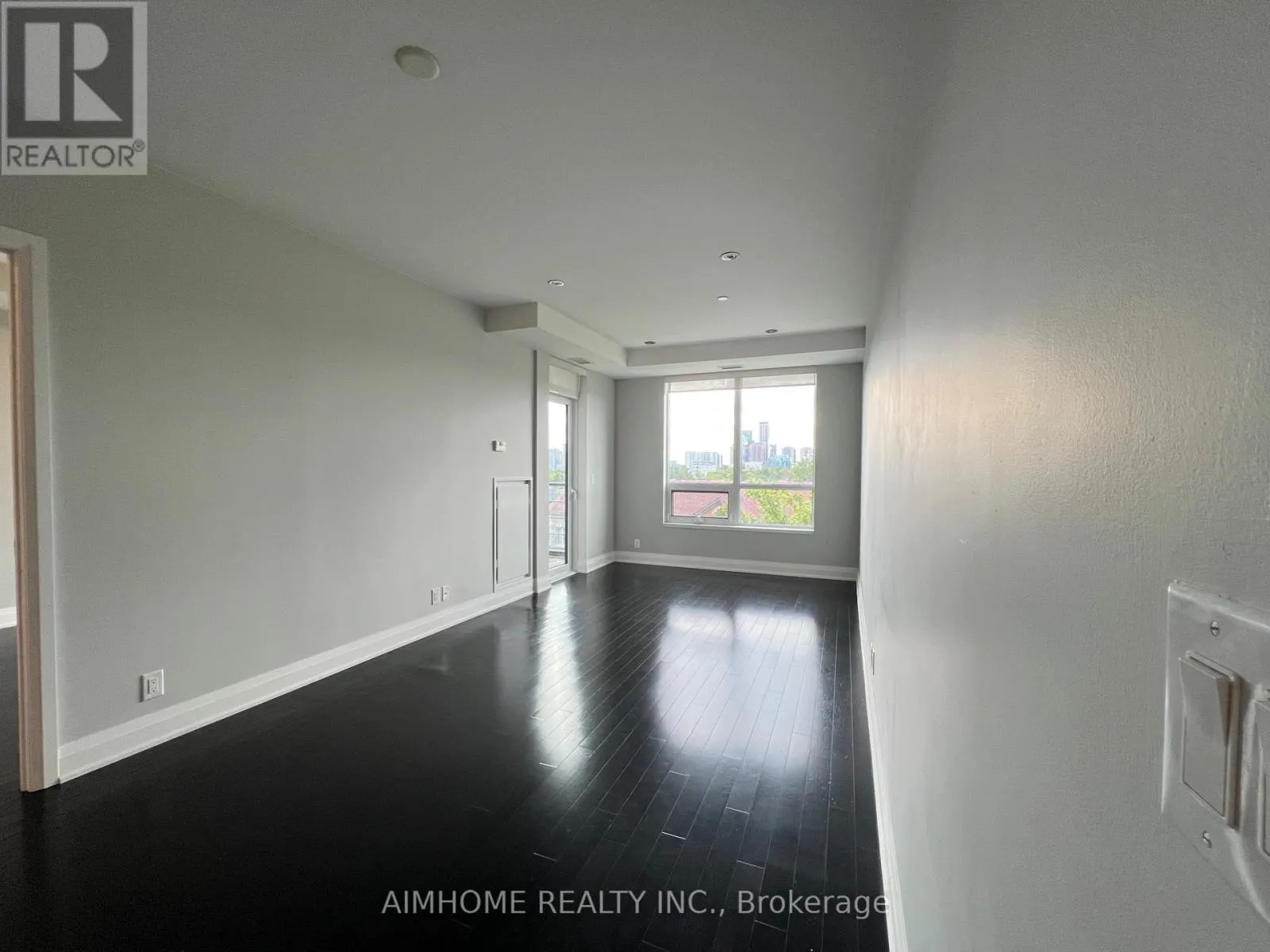 506 - 21 CLAIRTRELL ROAD
