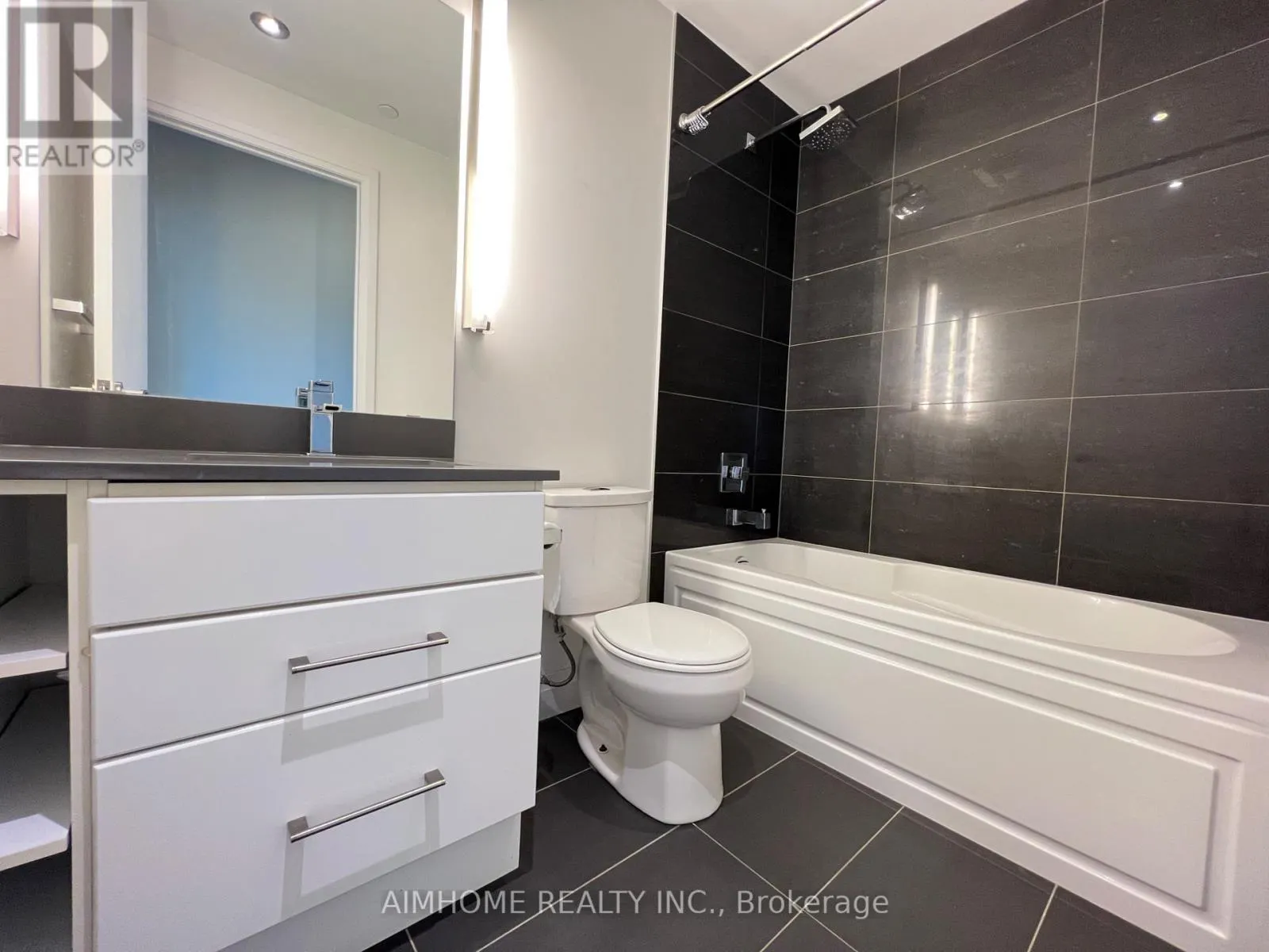 506 - 21 CLAIRTRELL ROAD