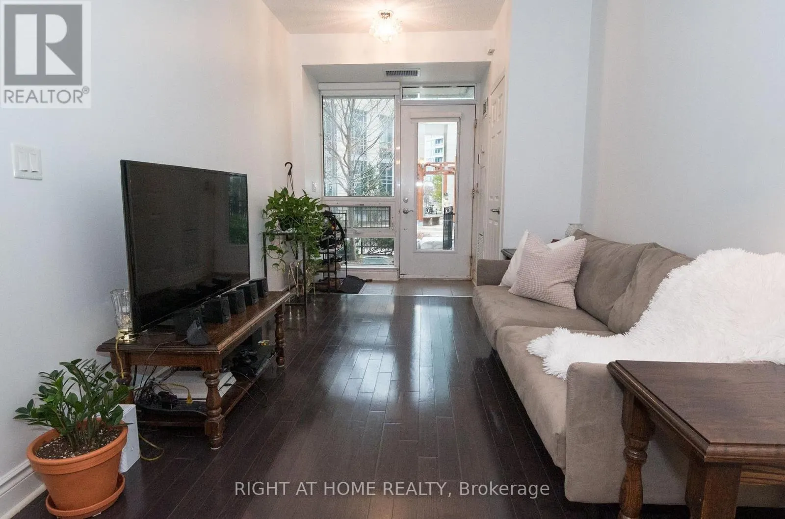 112 - 31 OLIVE AVENUE