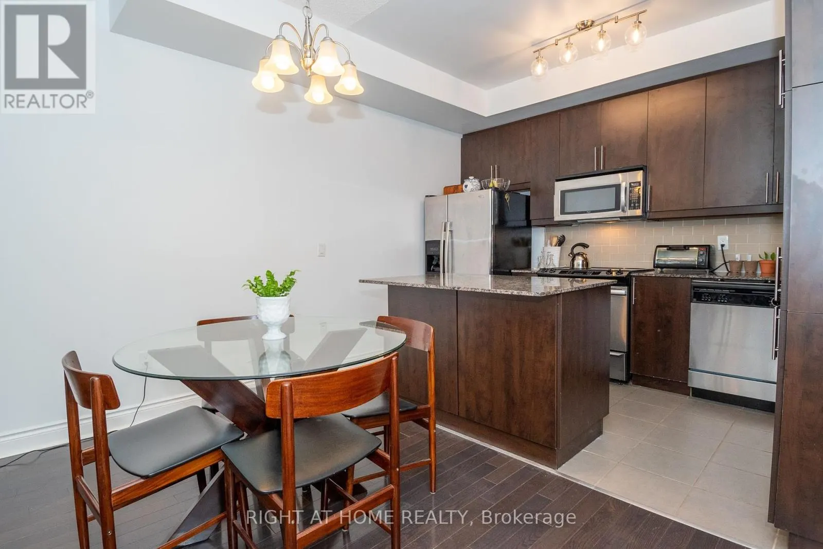 112 - 31 OLIVE AVENUE