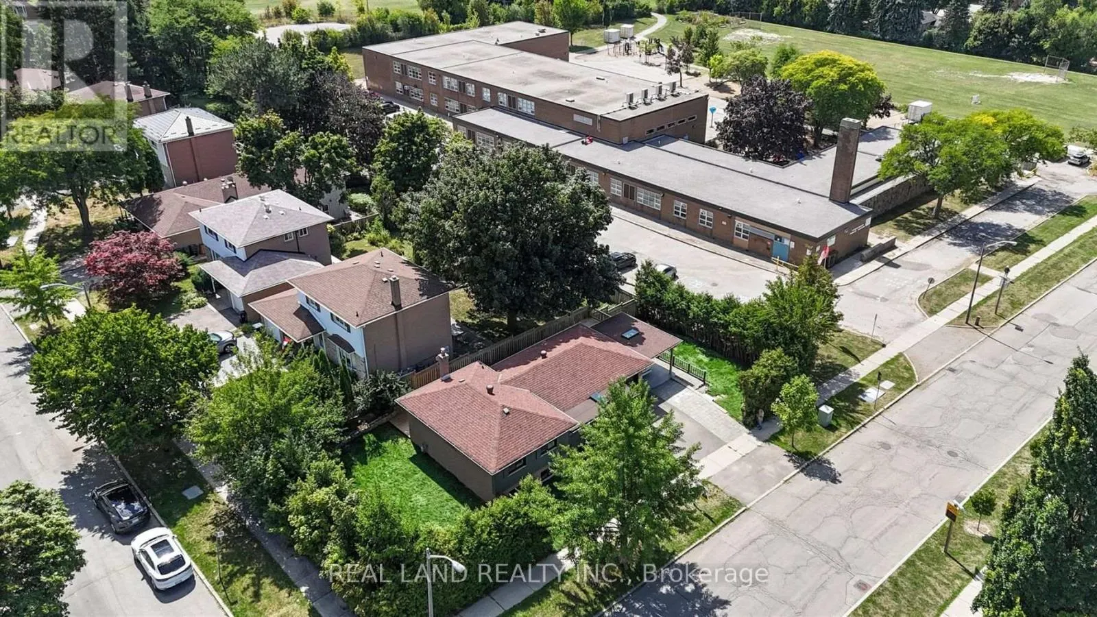 38 CRESTHAVEN DRIVE
