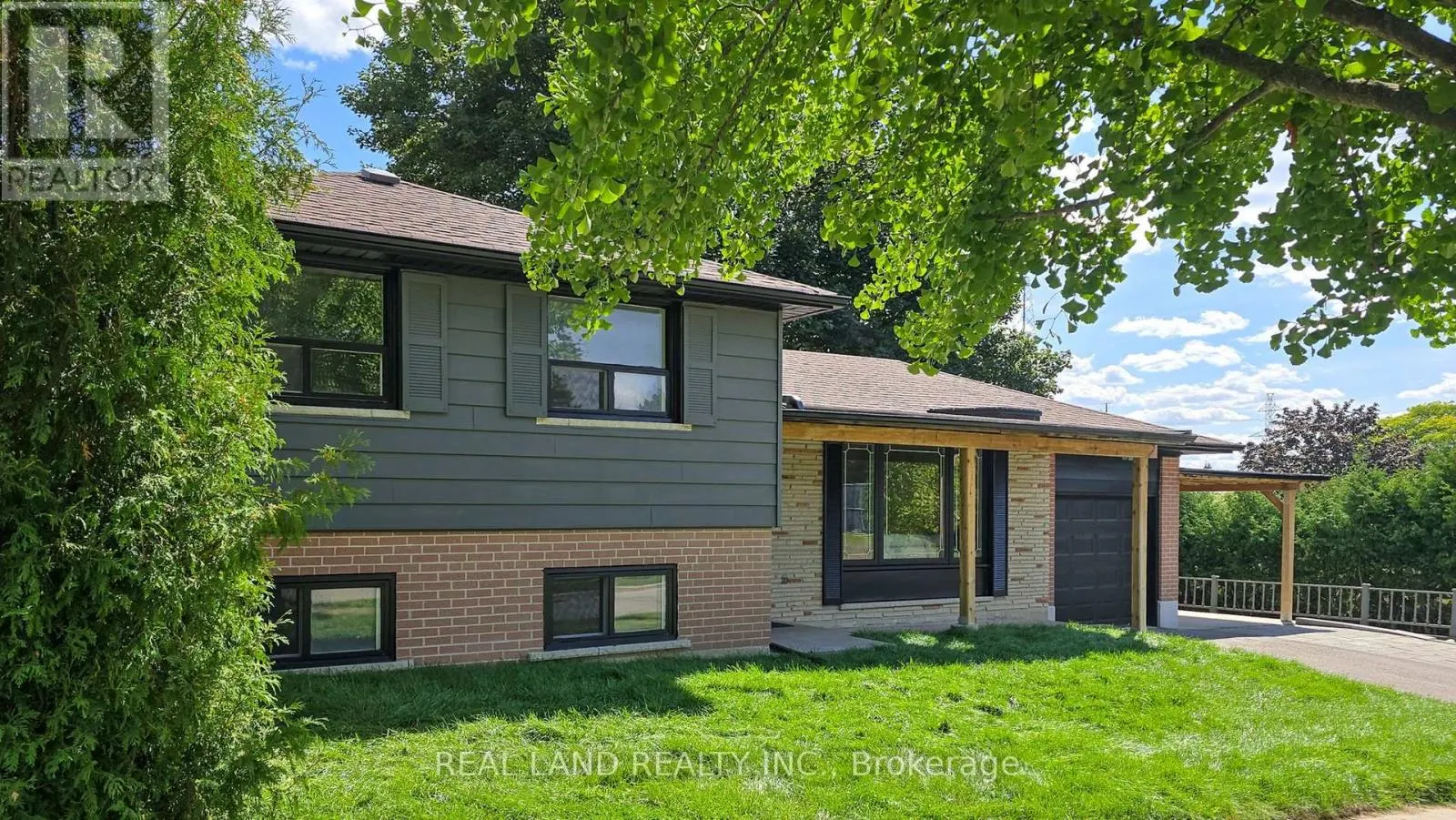 38 CRESTHAVEN DRIVE