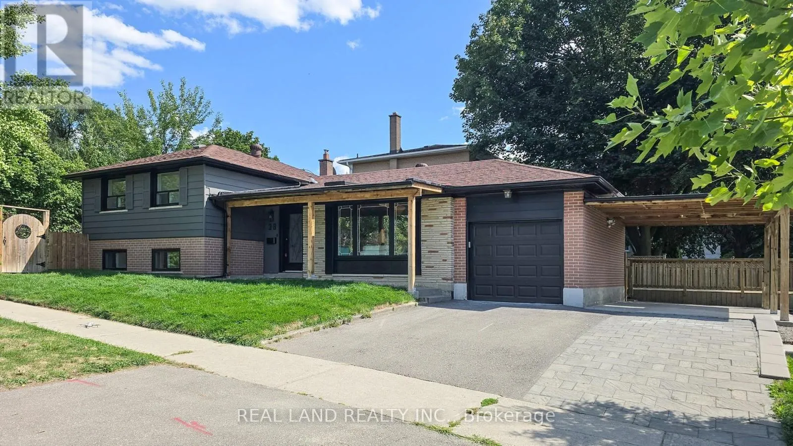 38 CRESTHAVEN DRIVE
