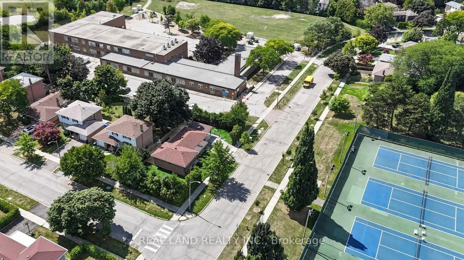 38 CRESTHAVEN DRIVE