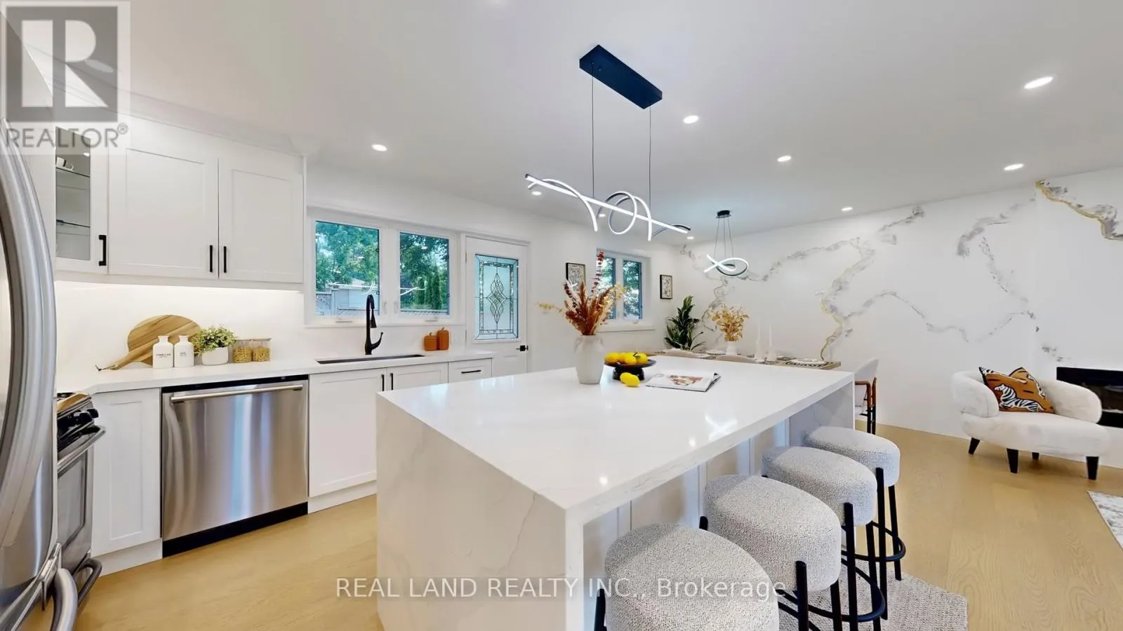 38 CRESTHAVEN DRIVE