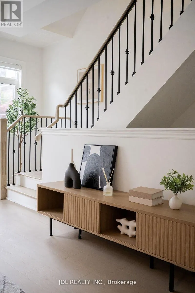 51 ROUTLIFFE LANE