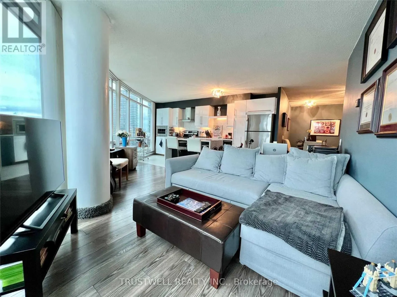 2503 - 373 FRONT STREET W