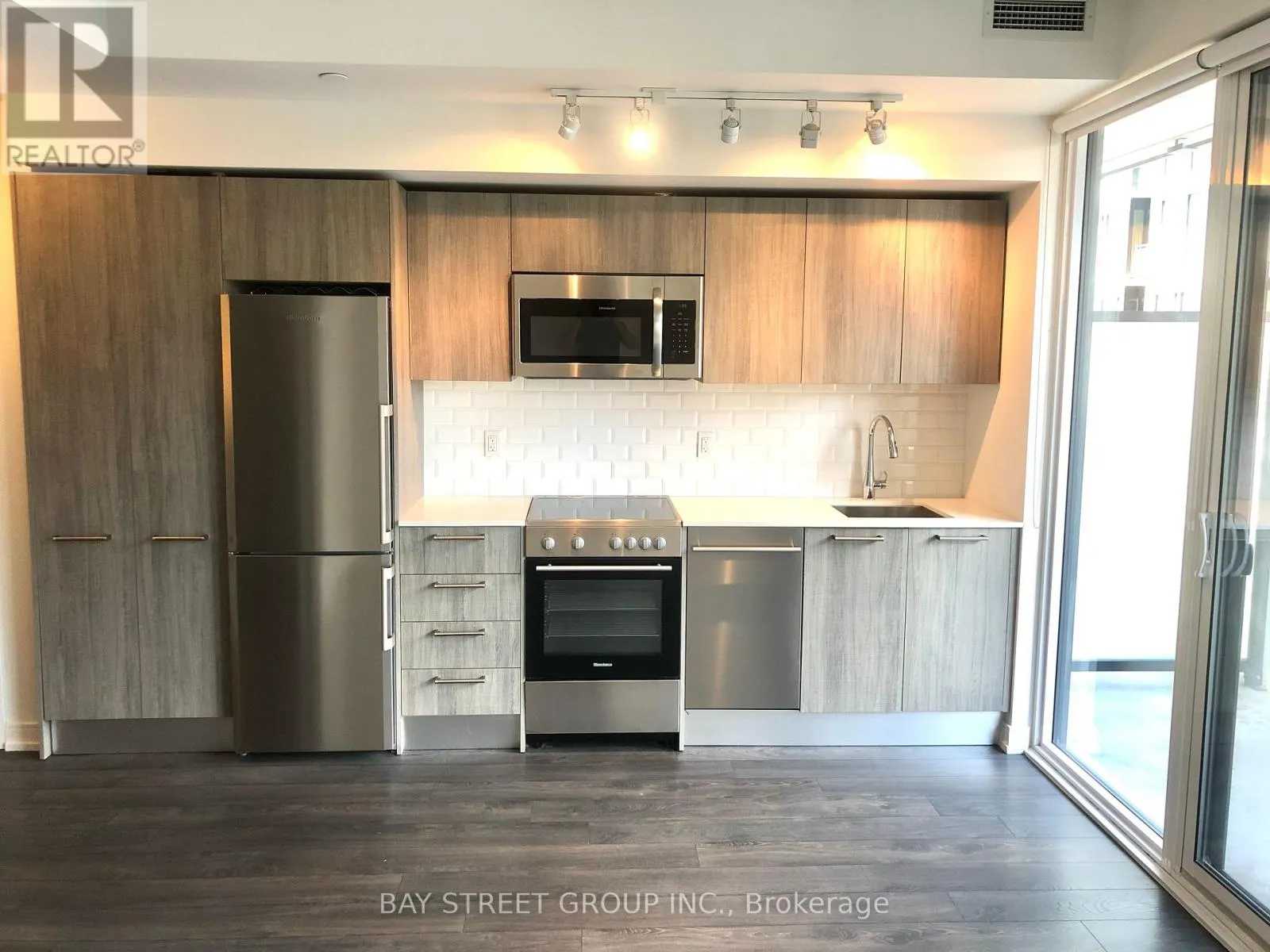 608 - 28 WELLESLEY STREET E