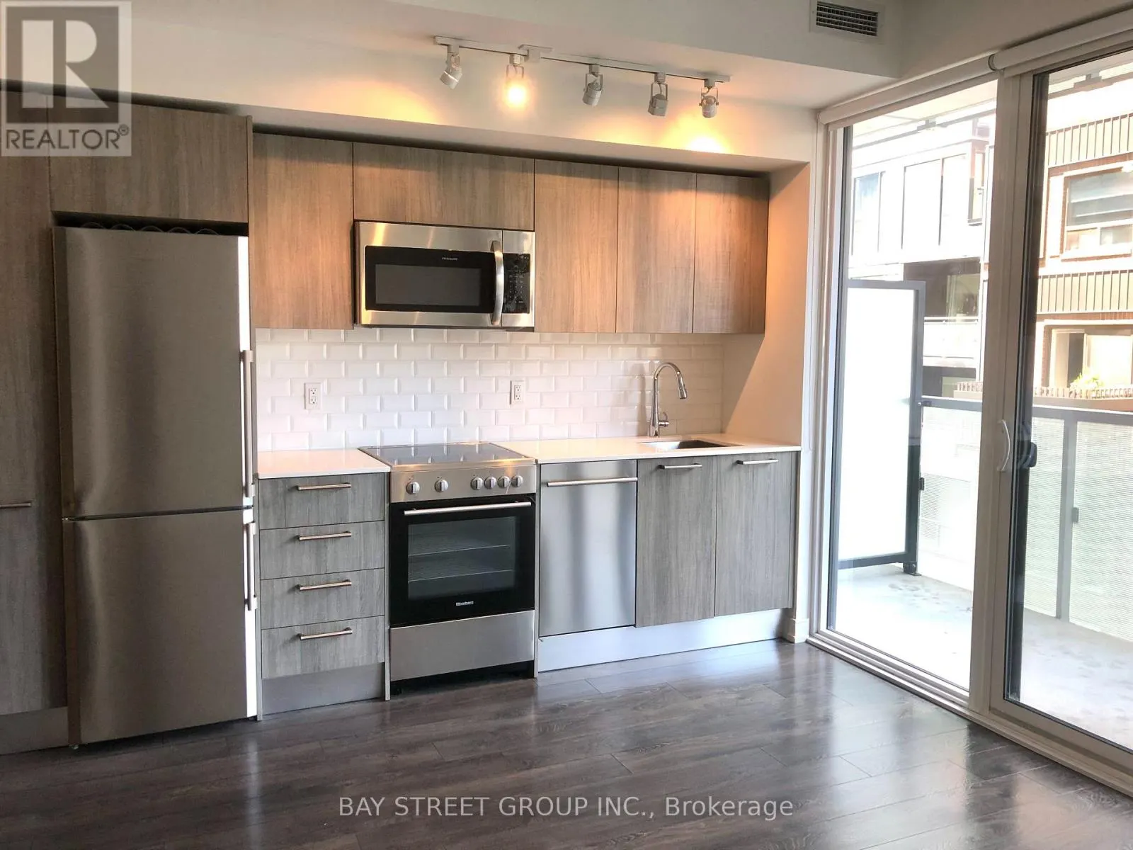 608 - 28 WELLESLEY STREET E