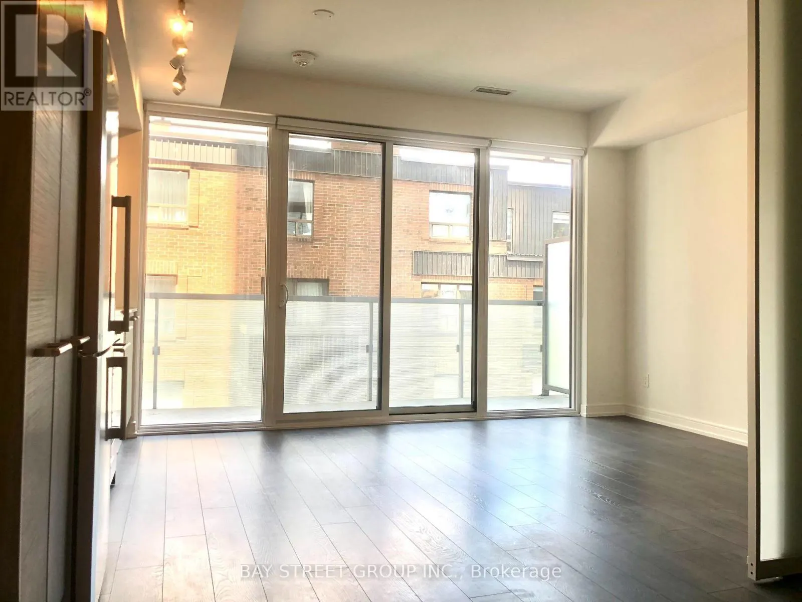 608 - 28 WELLESLEY STREET E