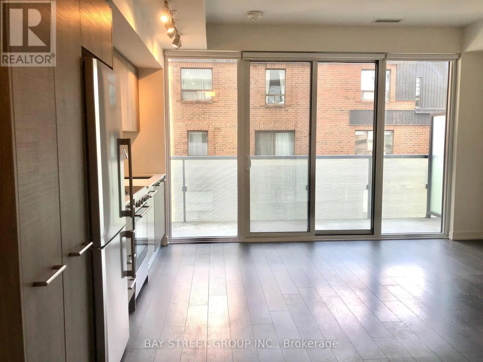608 - 28 WELLESLEY STREET E