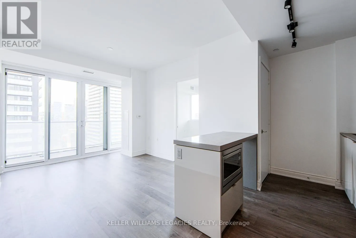 3705 - 7 GRENVILLE STREET