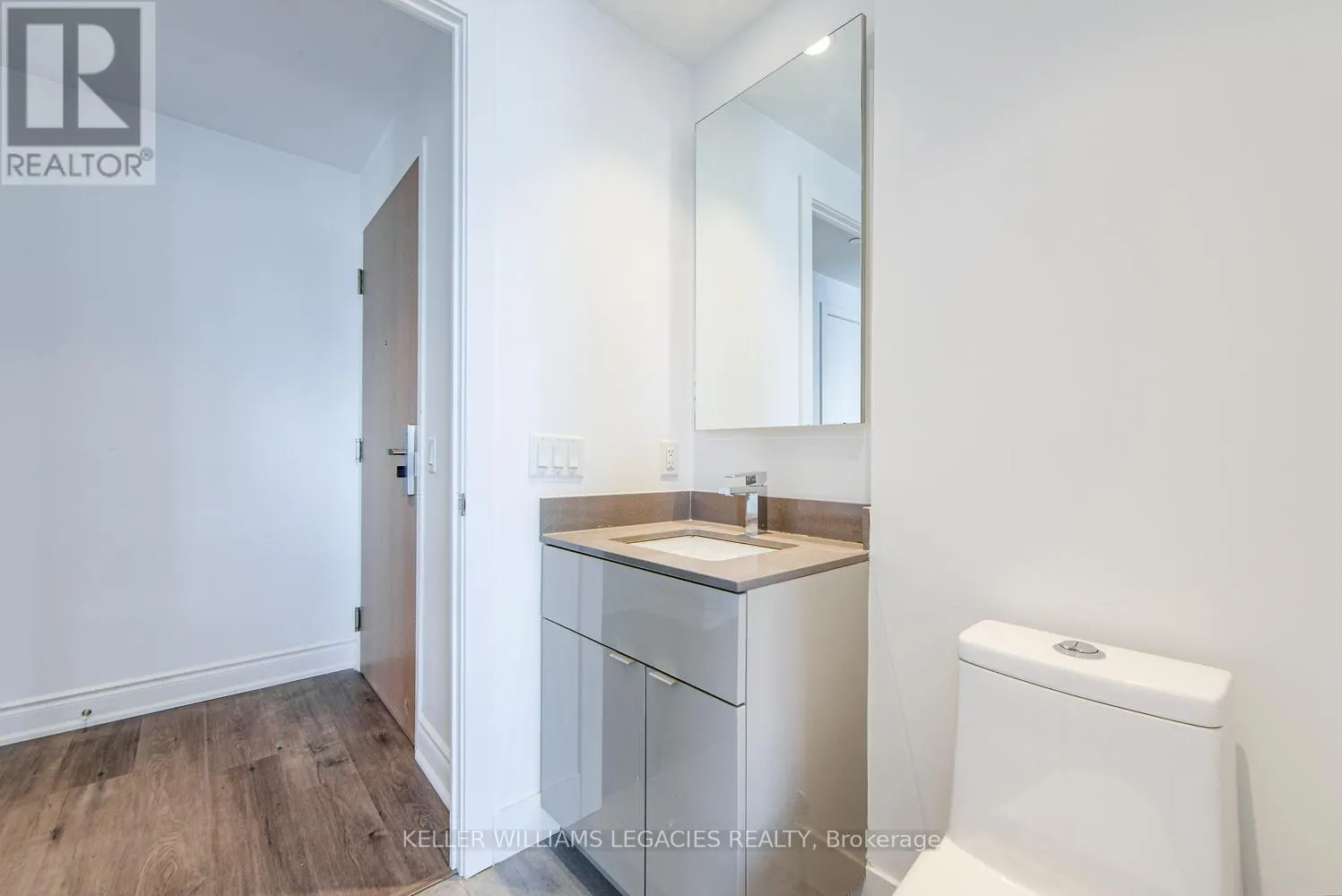 3705 - 7 GRENVILLE STREET